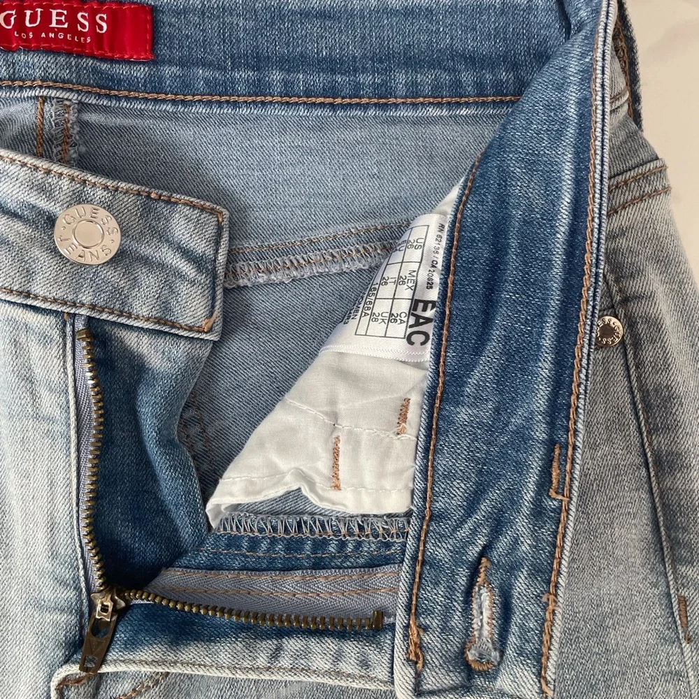 Guess Women’s Light Blue Skinny Jeans Size 26